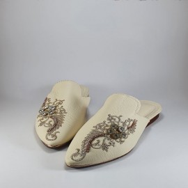 Papuci de lux alb murdar