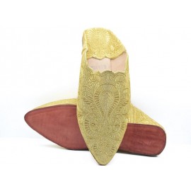 Golden pointed slipper...