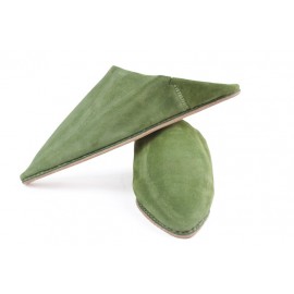 Pointed green suede slippers