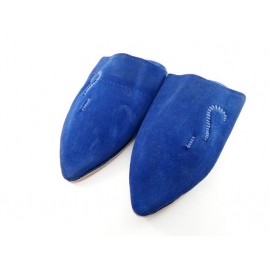 Pointed blue suede slippers